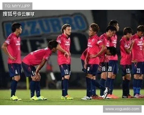 佐佐木翔头球击中门框 广岛三箭与京都不死鸟半场战成平局